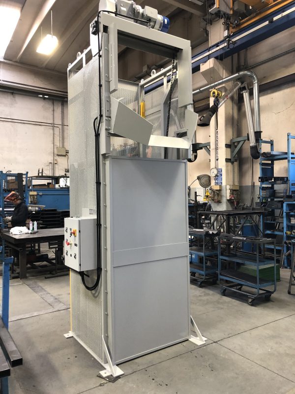 "Delta" Tilting Lifter