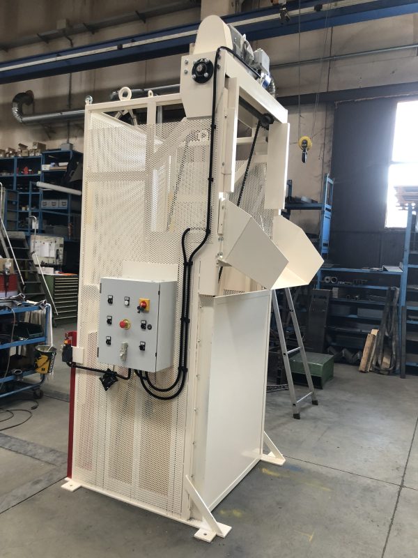 "Delta" Tilting Lifter